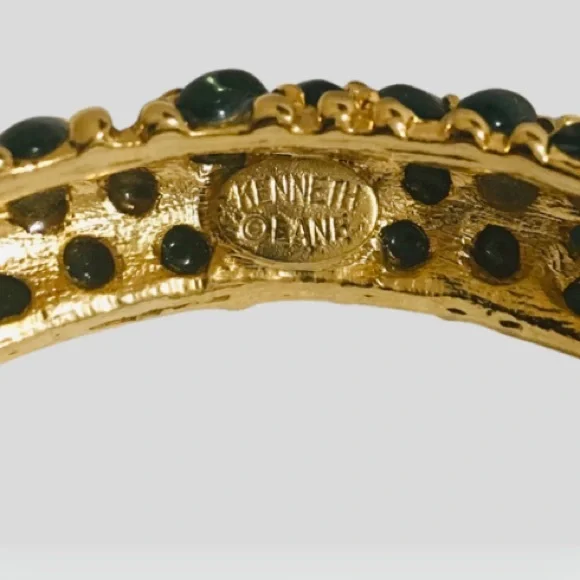 Kenneth Jay Lane this bangle consists of oval-shaped dark bluish crystals - Picture 9 of 9